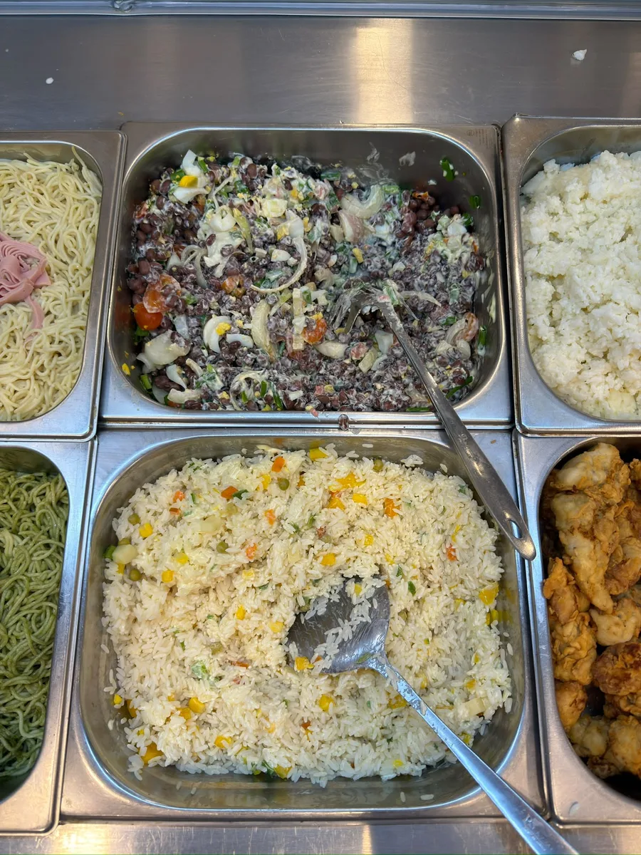 Arroz primavera y ensaladas