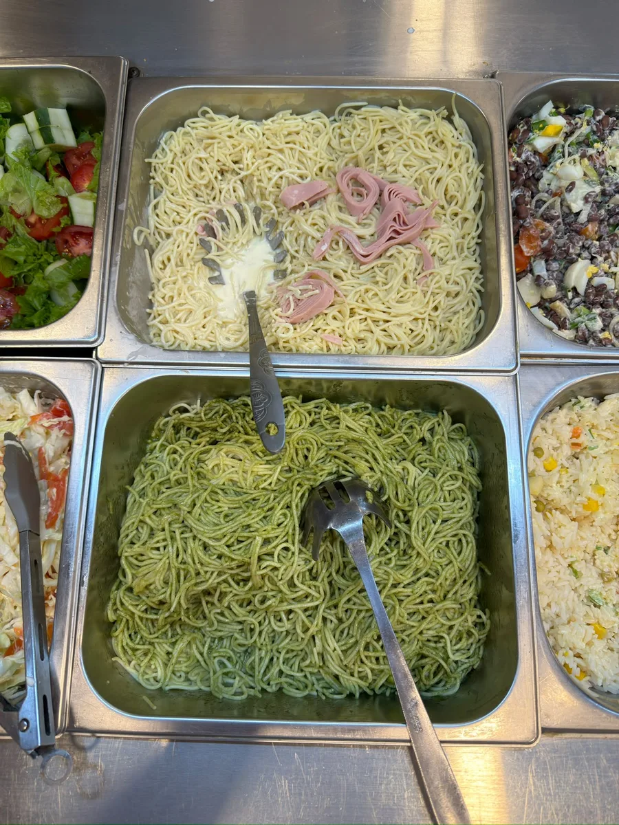Tallarines y tallarines al pesto